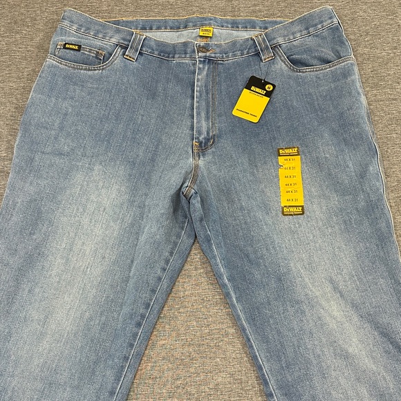 DEWALT Relaxed Fit Men's Blue Jeans - Picture 2 of 6